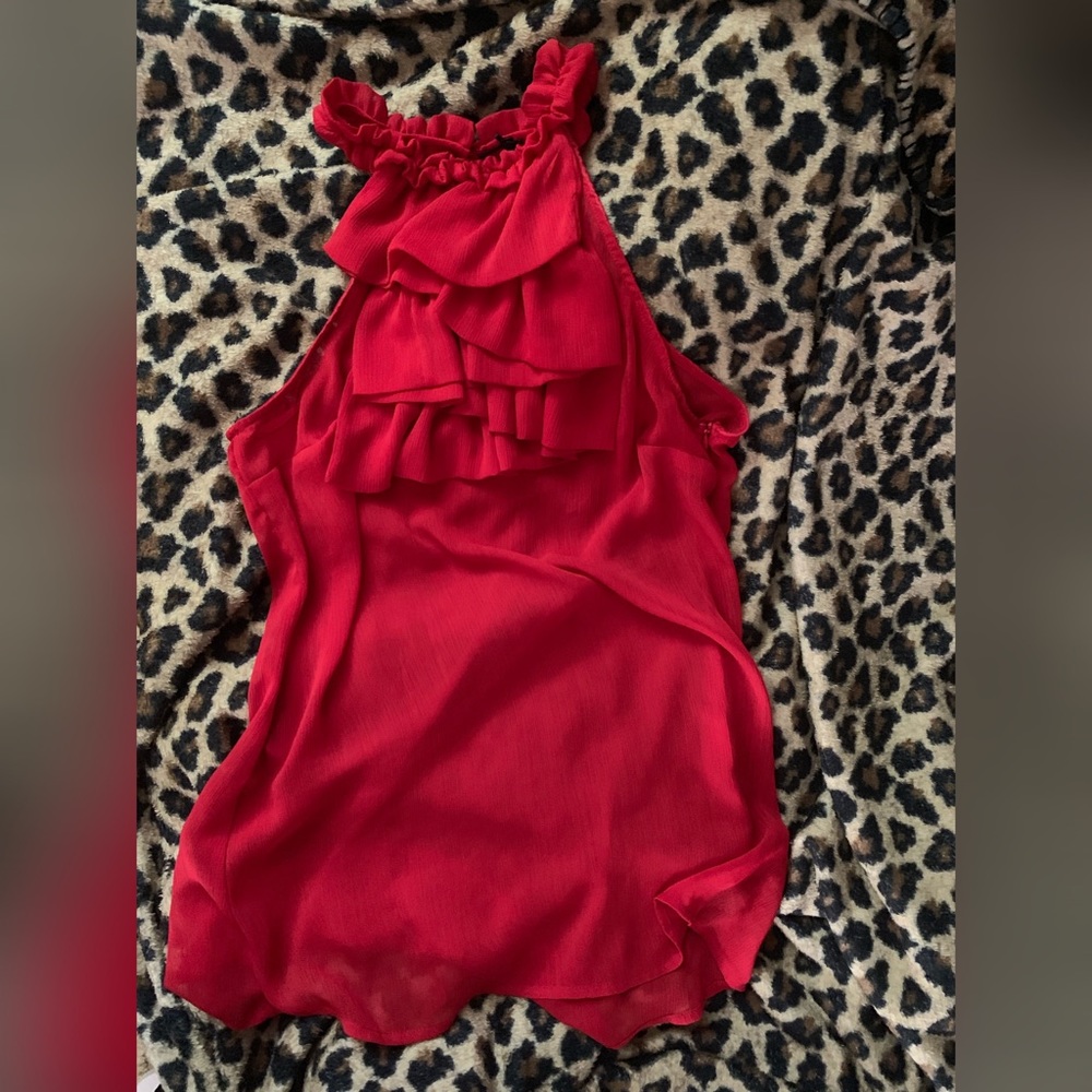 RED HOT! Sleevless flirty top with ruffles